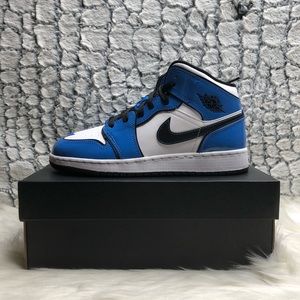Jordan 1 mid signal blue